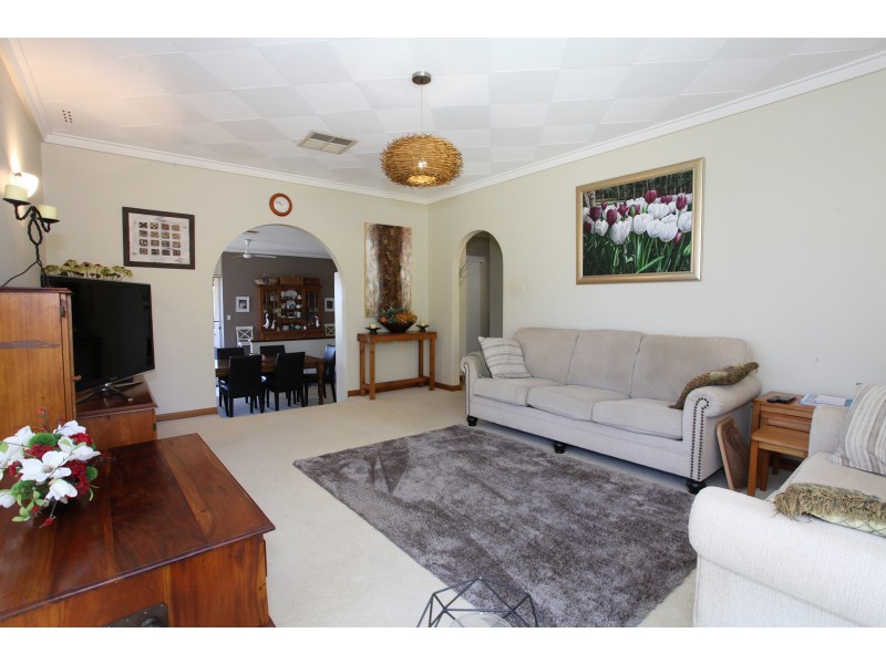 6 Boorabilla Way, Greenmount WA 6056