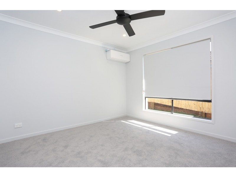 25 Crown Street, Silkstone QLD 4304