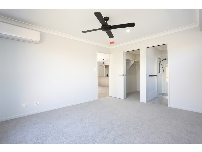 25 Crown Street, Silkstone QLD 4304