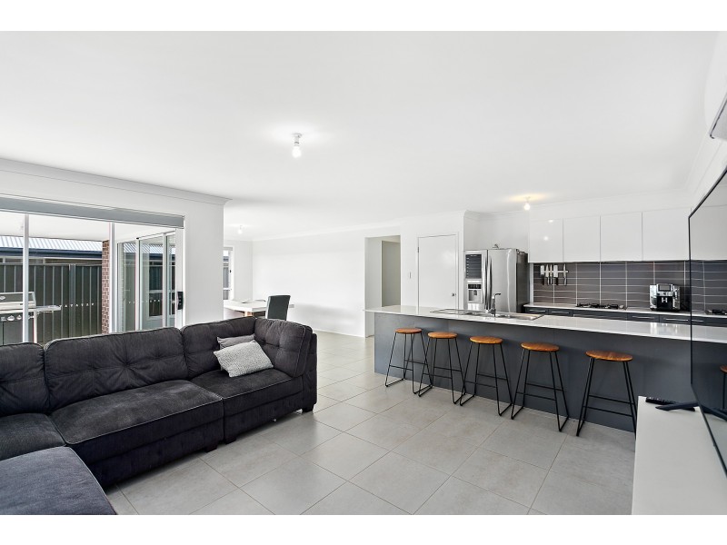 19 Bartlett Crescent, Calderwood NSW 2527