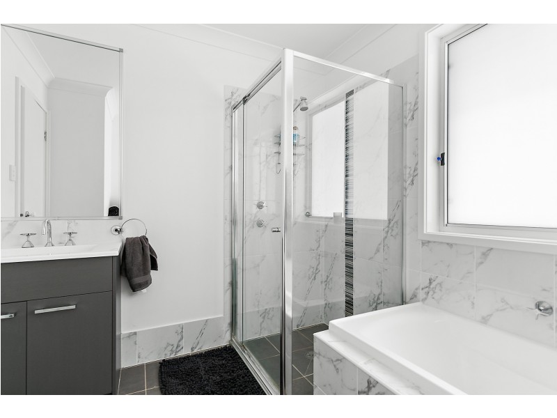 19 Bartlett Crescent, Calderwood NSW 2527