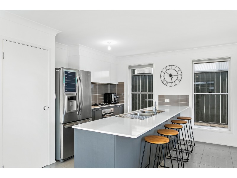 19 Bartlett Crescent, Calderwood NSW 2527