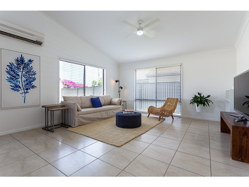 94 Serafina Drive, Helensvale QLD 4212