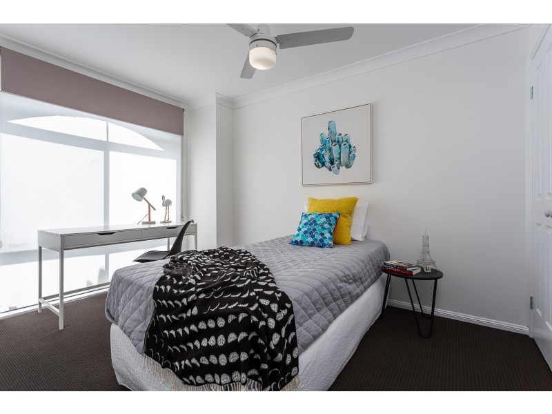 94 Serafina Drive, Helensvale QLD 4212