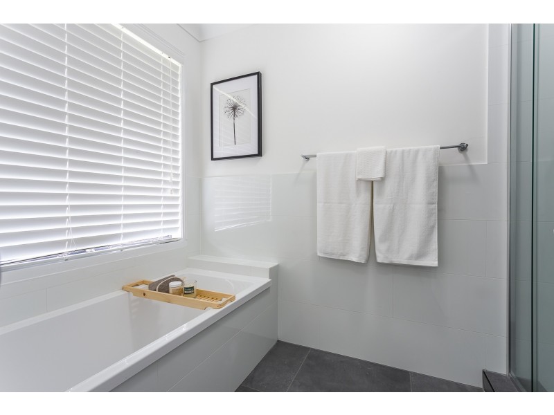 94 Serafina Drive, Helensvale QLD 4212