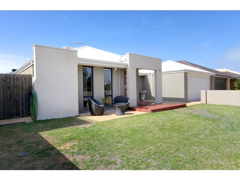 307 Peelwood Parade, Halls Head WA 6210