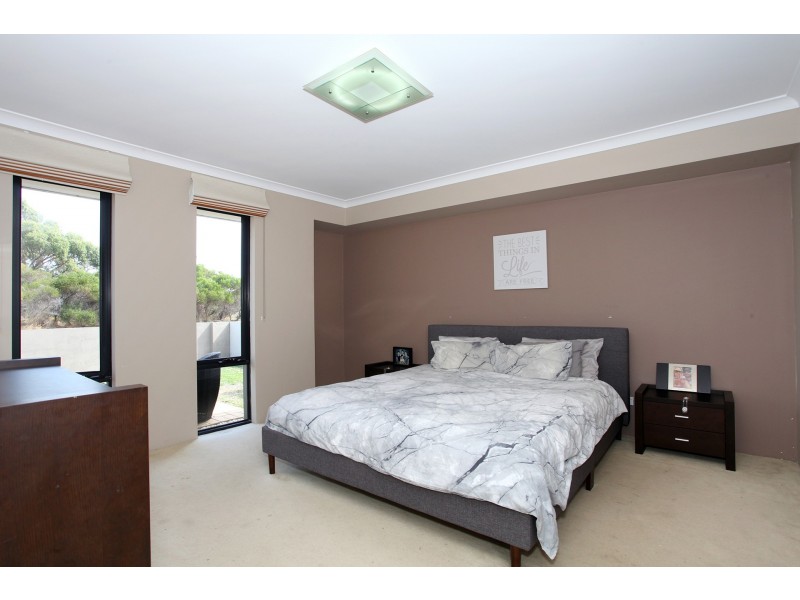 307 Peelwood Parade, Halls Head WA 6210