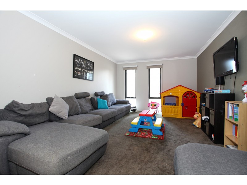 307 Peelwood Parade, Halls Head WA 6210