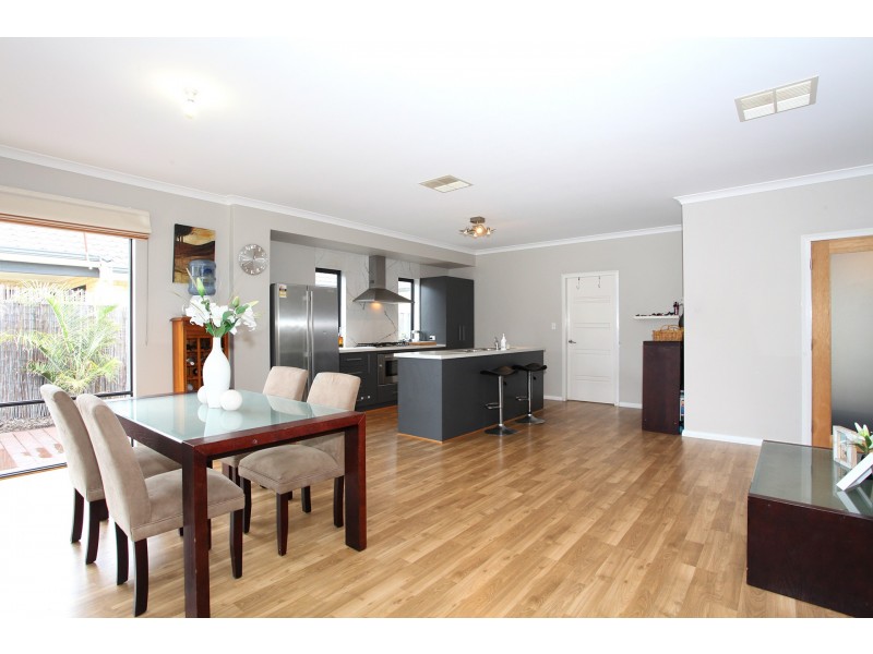 307 Peelwood Parade, Halls Head WA 6210