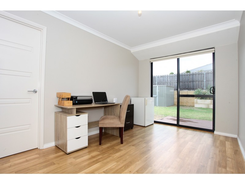 307 Peelwood Parade, Halls Head WA 6210