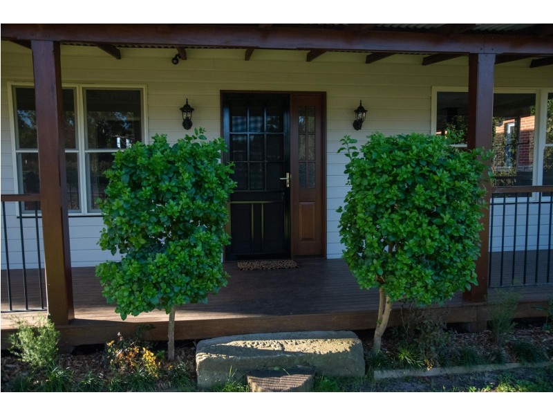 9 Albert Avenue, Thirlmere NSW 2572