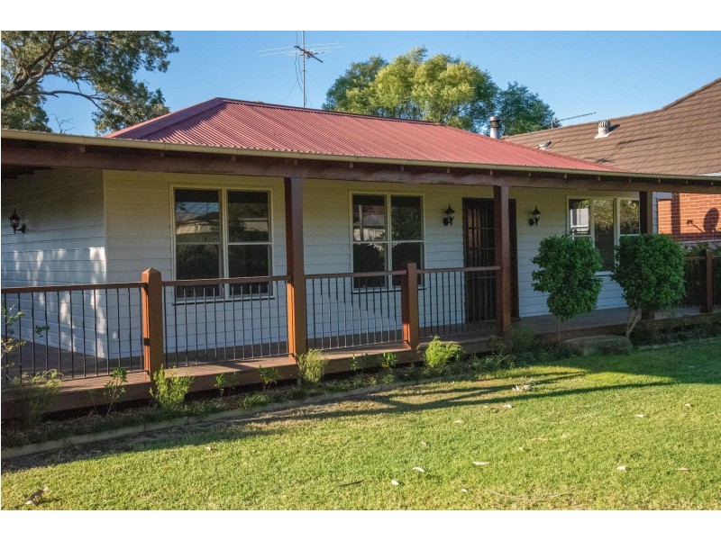 9 Albert Avenue, Thirlmere NSW 2572