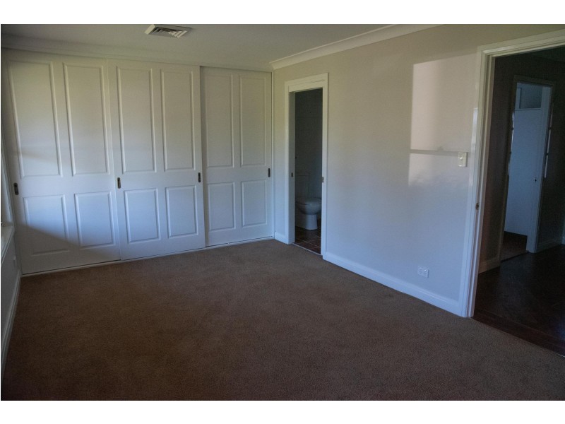 9 Albert Avenue, Thirlmere NSW 2572