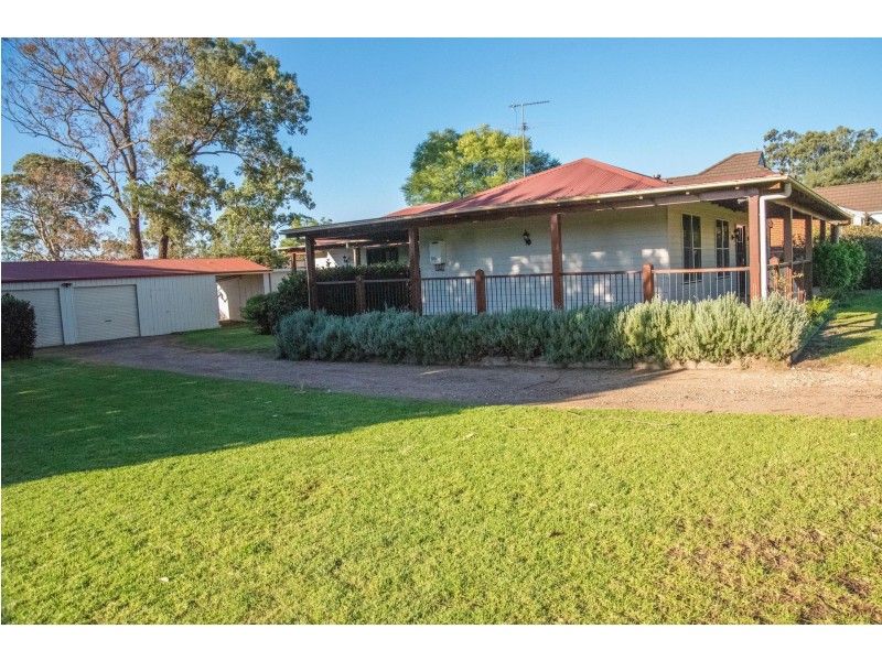 9 Albert Avenue, Thirlmere NSW 2572