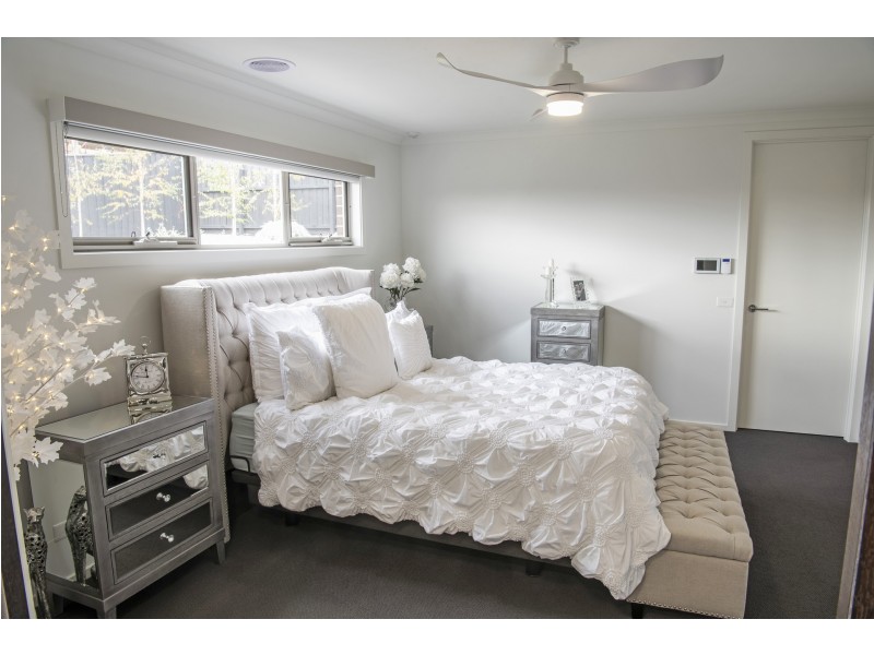 11 Jessica Way, Highton VIC 3216