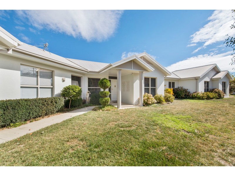 11 Briens Way, Orange NSW 2800