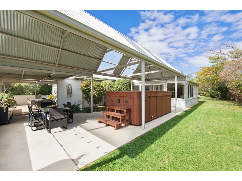 11 Briens Way, Orange NSW 2800