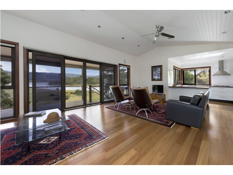 18 Rosemary Circuit, Kalkite NSW 2627