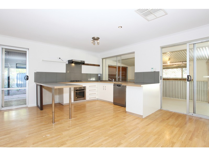 2 Henderson Road, Stoneville WA 6081