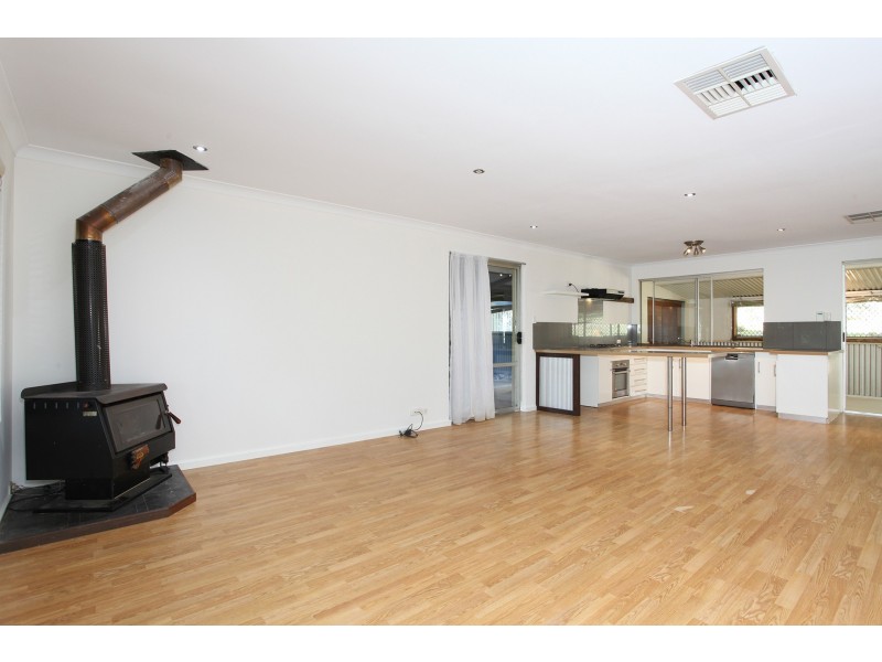 2 Henderson Road, Stoneville WA 6081