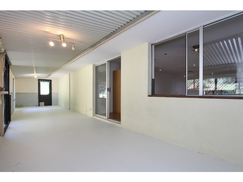 2 Henderson Road, Stoneville WA 6081