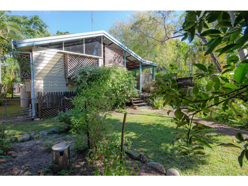 40 David Street, Machans Beach QLD 4878