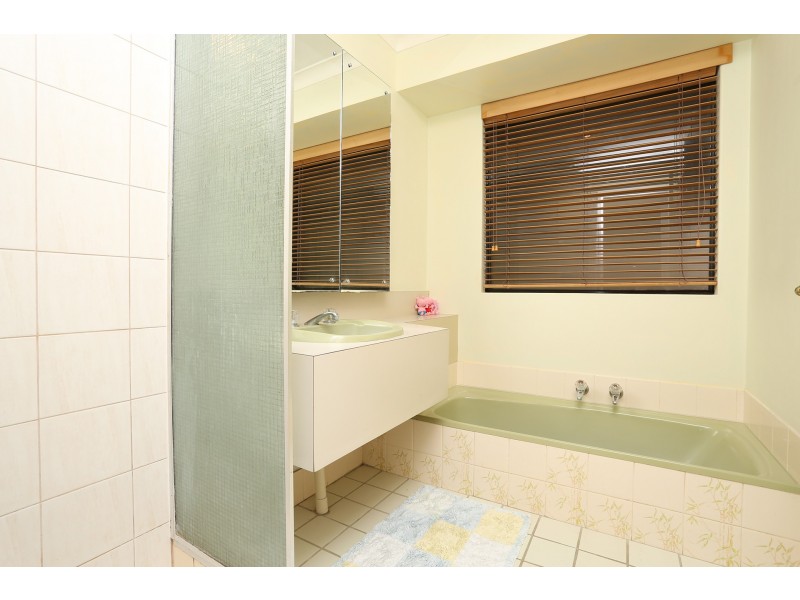 20 Vanessa Way, Swan View WA 6056