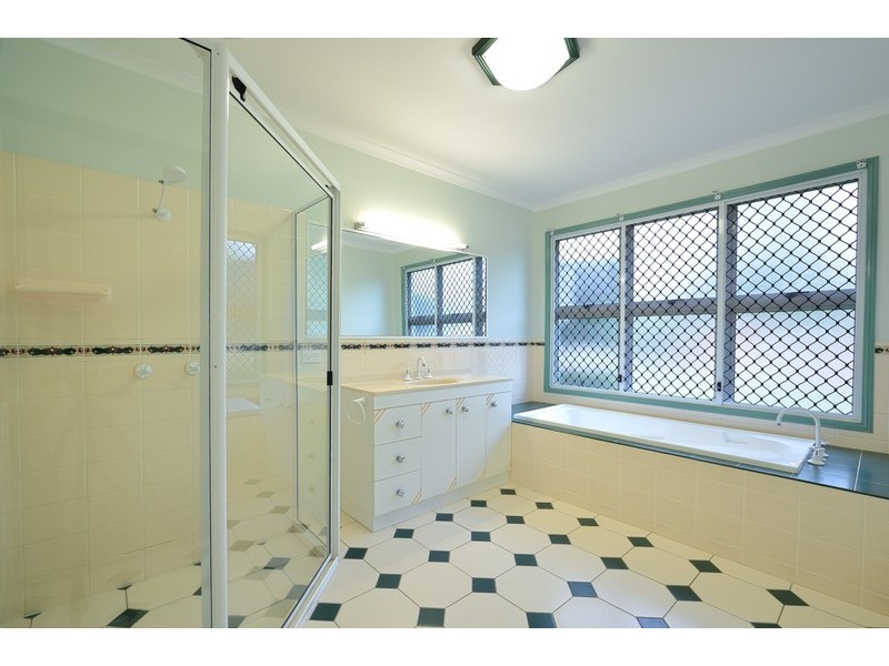13 Helen Crescent, Wurdong Heights QLD 4680