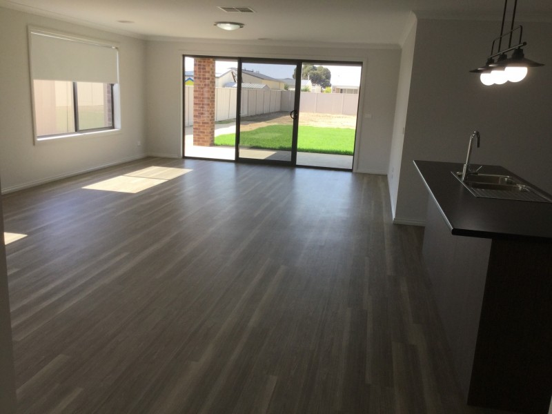 6 Charlotte Street, Tocumwal NSW 2714