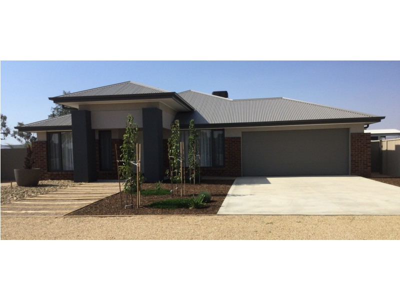 6 Charlotte Street, Tocumwal NSW 2714