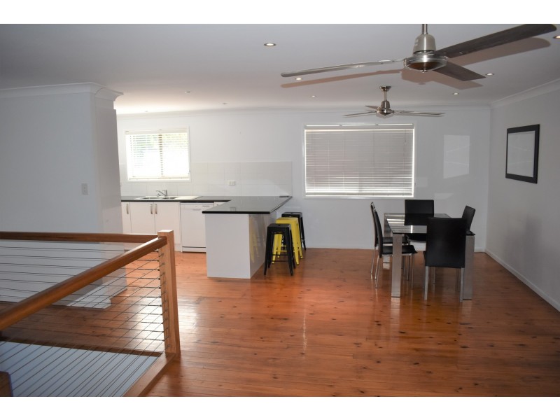 11 Creek Street, Silkstone QLD 4304