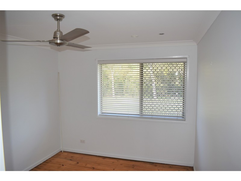 11 Creek Street, Silkstone QLD 4304