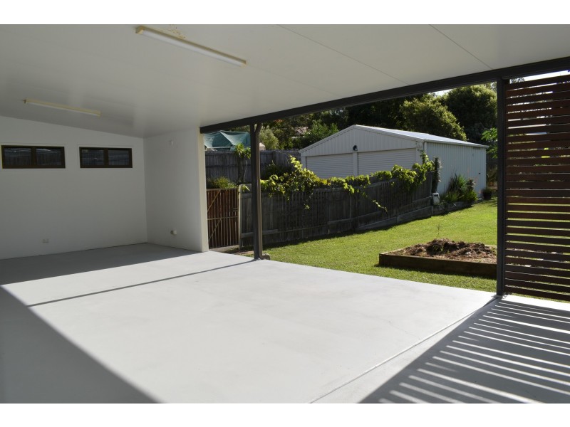 11 Creek Street, Silkstone QLD 4304