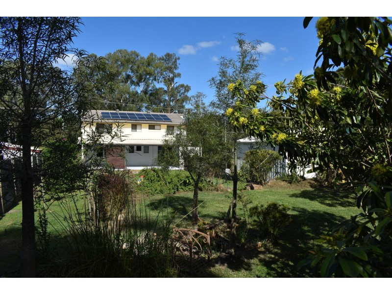 11 Creek Street, Silkstone QLD 4304