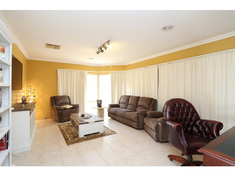34 Horseshoe circuit, Henley Brook WA 6055