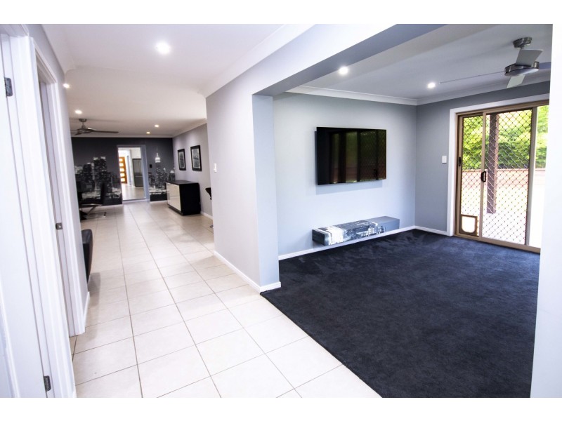 2 Bedivere Drive, Ormeau QLD 4208
