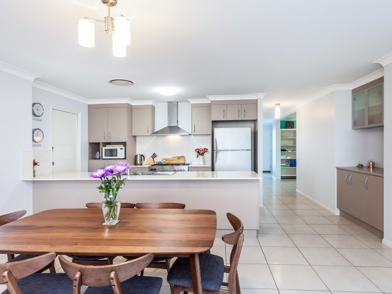 6 Nina Crescent, North Lakes QLD 4509