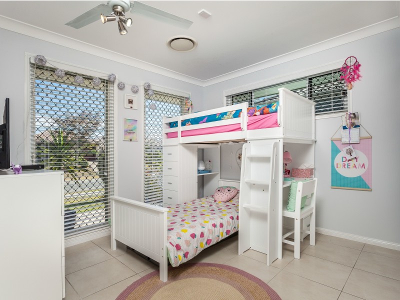 6 Nina Crescent, North Lakes QLD 4509