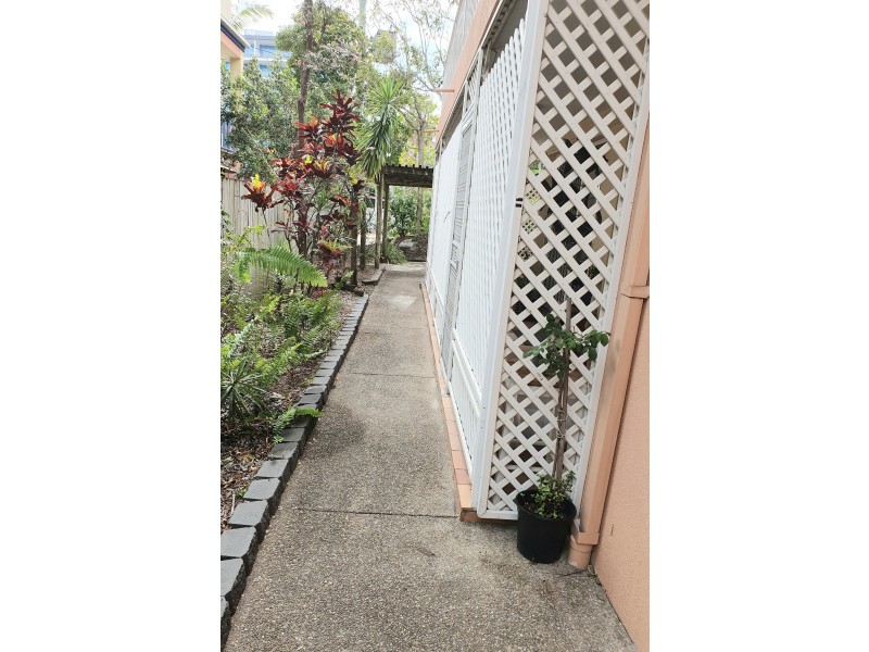 1/10 Brighton Street, Biggera Waters QLD 4216