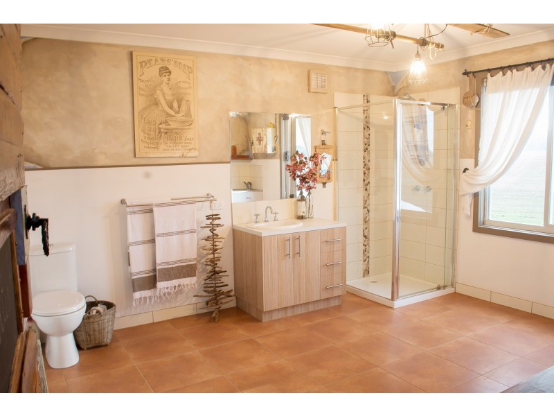 166 Afflecks Road, Toongabbie VIC 3856