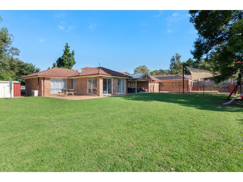 8 Katela Avenue, Bomaderry NSW 2541