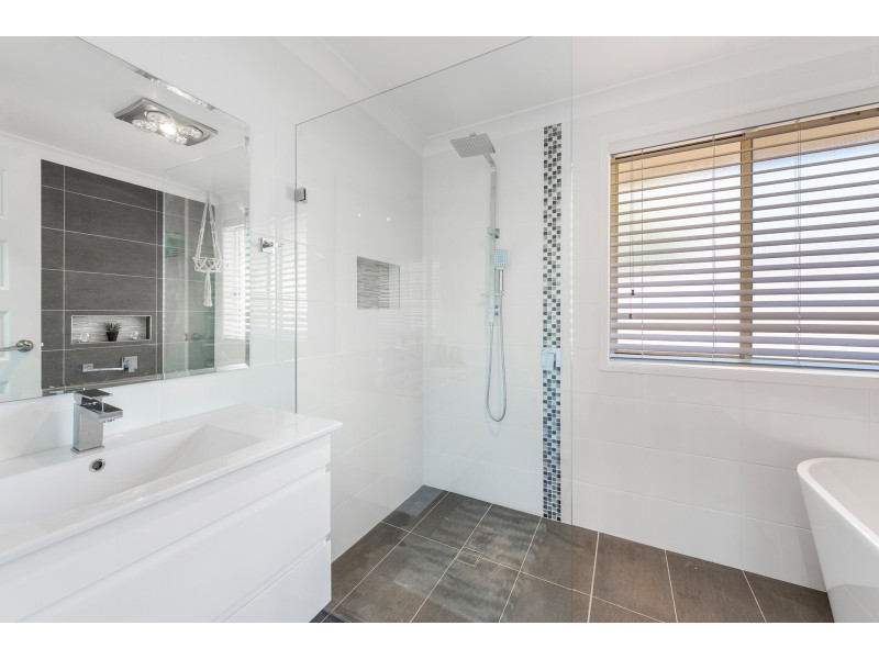 8 Katela Avenue, Bomaderry NSW 2541