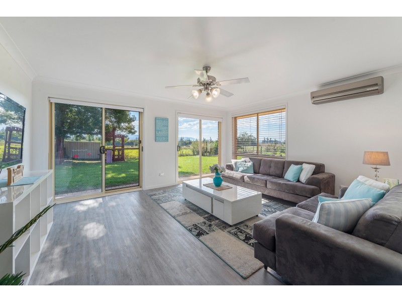 8 Katela Avenue, Bomaderry NSW 2541