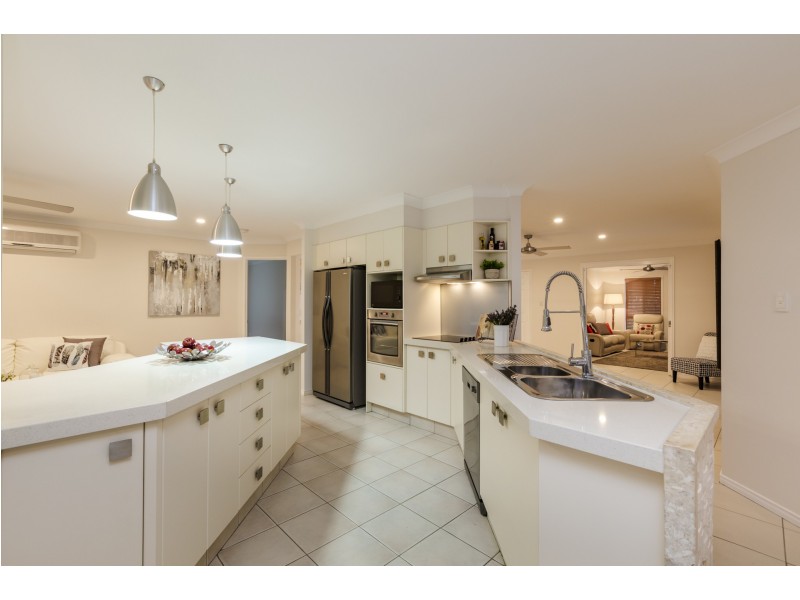 2 Amanu Crescent, Pacific Pines QLD 4211