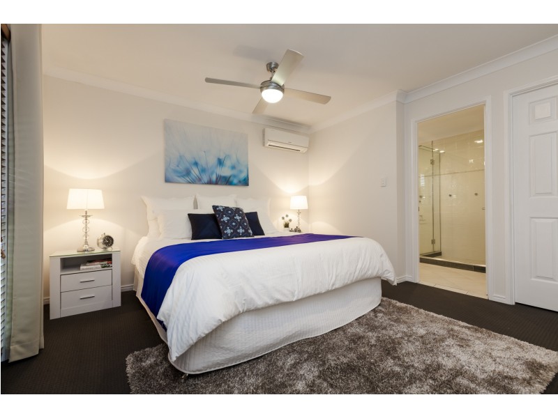 2 Amanu Crescent, Pacific Pines QLD 4211