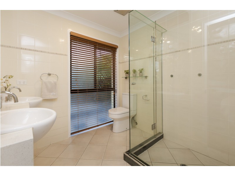 2 Amanu Crescent, Pacific Pines QLD 4211