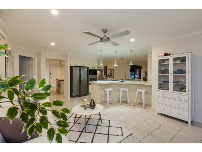 2 Amanu Crescent, Pacific Pines QLD 4211