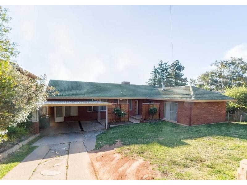 8 Scenic Drive, Cowra NSW 2794