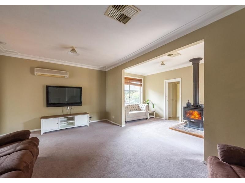 8 Scenic Drive, Cowra NSW 2794