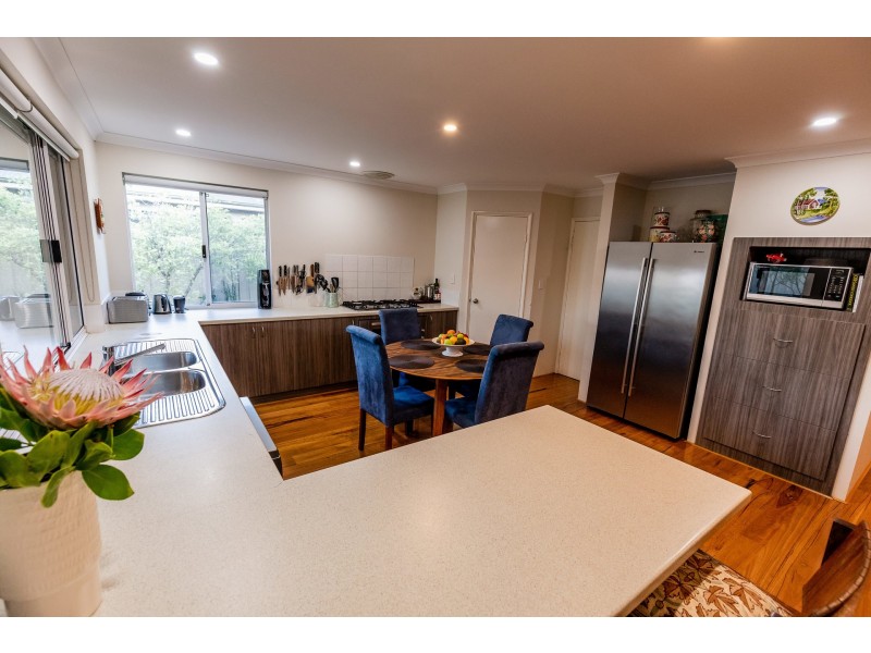 14 Indooroopilly Crescent, Dunsborough WA 6281